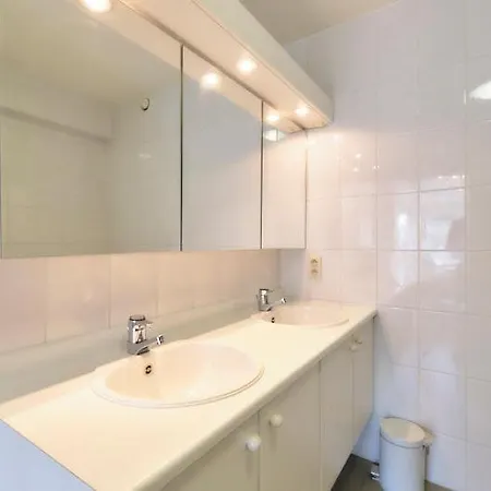 Lecomte - Side Family Escape 73 Apartment